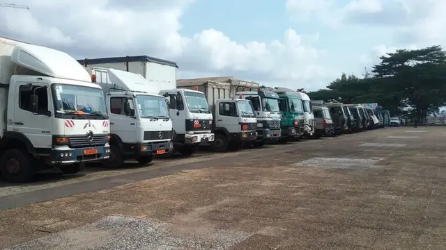 Truck wit tins for Anglophone regions
