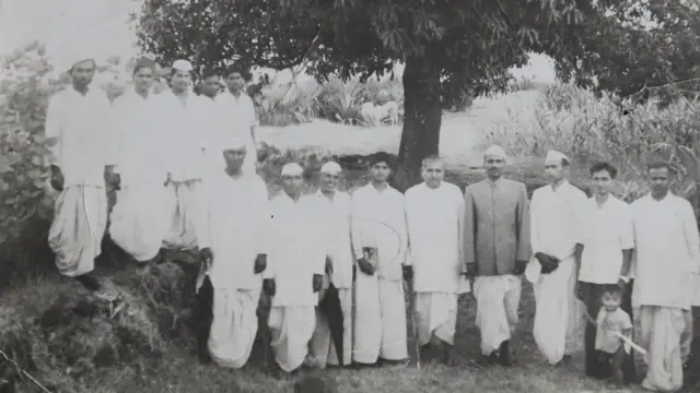 సహచరులతో క్రాంతిసింహ్ నానా పాటిల్