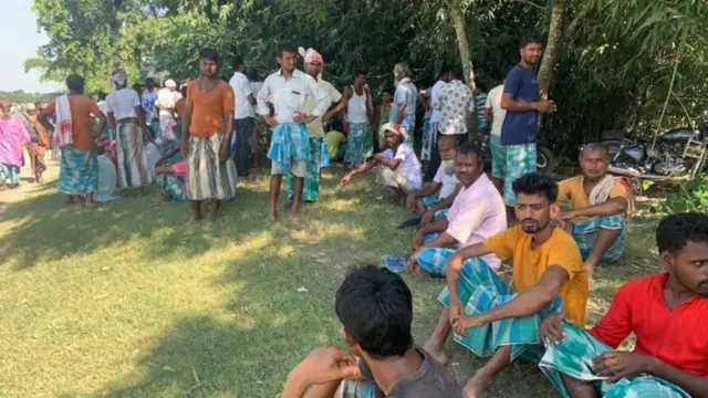 सरकारच्या मोहिमेमुळे लोकांमध्ये भीतीचं वातावरण आहे.