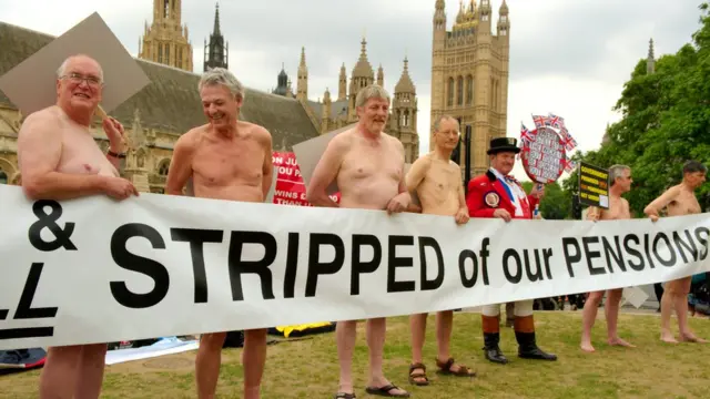 Главная тема протестов в Европе - требование социальной защиты