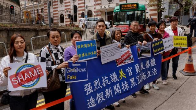 亲政府团体在香港外国记者会外抗议美国政府与媒体对香港“23条”国安立法的言论（14/3/2024）