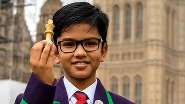 ساجد جاوید، وزیر کشور وقت بریتانیا، شریاز(شرز) را "یکی از بااستعدادترین شطرنجبازهای نسل خود" خواند