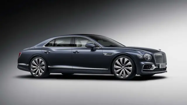 موتور ماشین دوازده سیلندر با قدرت ۶۳۵ اسب بخار است