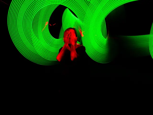 பெண் சமத்துவ தினம்: பெண்கள் மீது அதிகரிக்கும் டிஜிட்டல் வன்முறைகள் – தற்காத்துக்கொள்வது எப்படி?