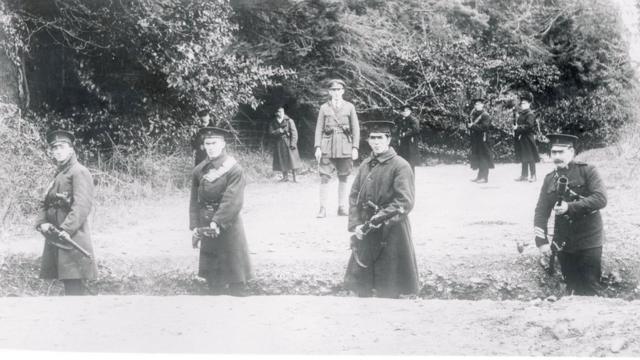 1920年代，北愛爾蘭警察在邊界站崗。