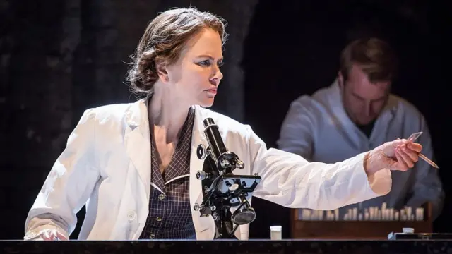Nicole Kidman, en el papel de Rosalind Franklin, durante un ensayo de la obra de teatro de Anna Ziegler 'Photograph 51' en Londres en 2015. (Fotografía de Marc Brenner/The Michael Grandage Company via Getty Images)