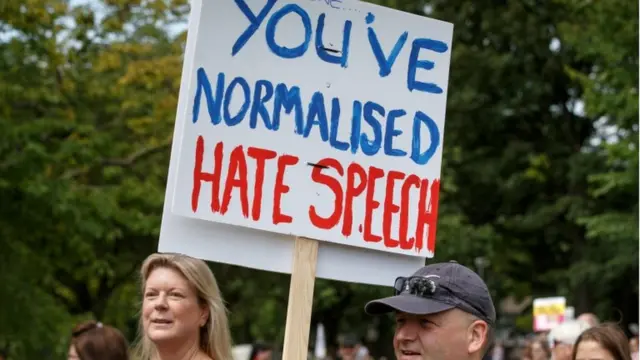 محتجون في اسكتلندا