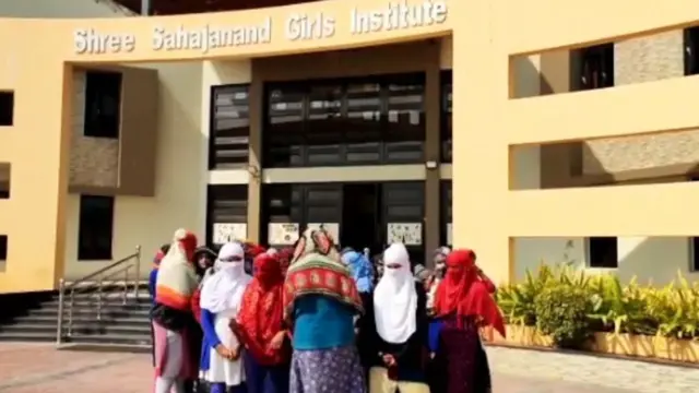 વિદ્યાર્થીનિઓની તસવીર