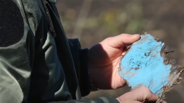 На місці падіння літака досі можна знайти невеликі уламки