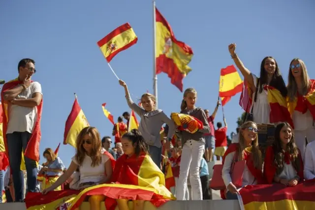 İspanya'nın birliği için başkent Madrid'de düzenlenen gösteri