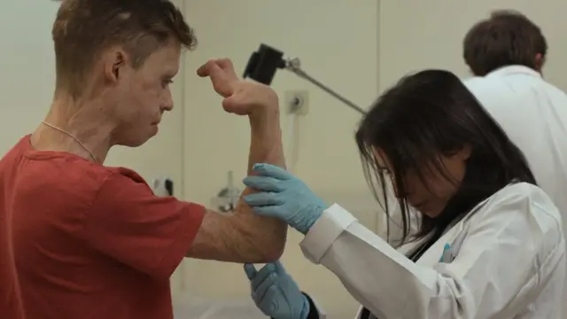 Aleixo durante una revisión médica en el hospital.