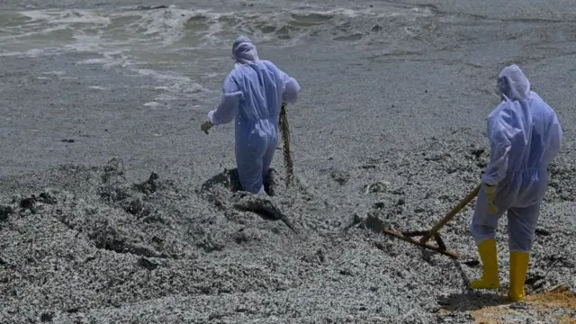 श्रीलंकेजवळ बुडतंय रसायनांनी भरलेलं जहाज