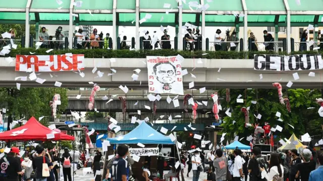 กลุ่ม "แนวร่วมธรรมศาสตร์และการชุมนุม" และ "ทะลุฟ้า" จัดอภิปรายไม่ไว้วางใจนอกสภาที่แยกราชประสงค์ เมื่อ 3 ก.ย.