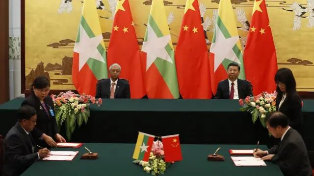 သမ္မတ ၂ ဦးရှေ့ တာ၀န်ရှိသူတွေ သဘောတူ လက်မှတ်ရေးထိုး