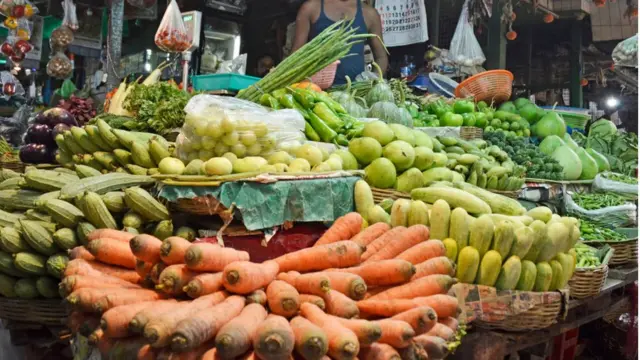 প্রচুর সালাদ ও সবজি খেতে ভুলবেন না।