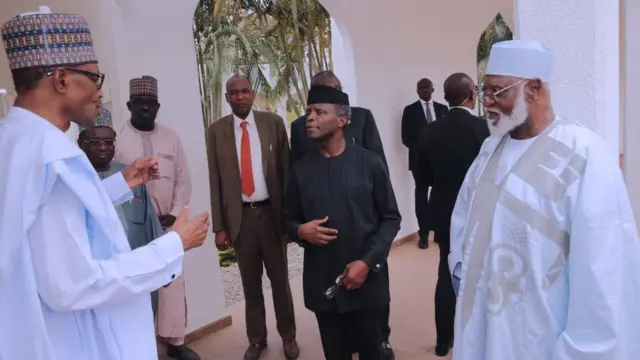 Aarẹ Buhari, Abdusalaam Abubakar ati igbakeji aarẹ Osinbajo n jiroro