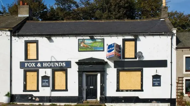 Fox and Hounds酒吧2010年关闭——但第二年被当地社区买下之后一直开到现在