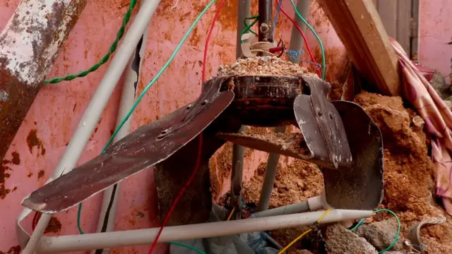 కూలిన ఇంట్లో ఫ్యాన్