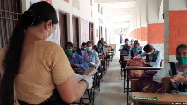 ਸਕੂਲਾਂ ਮੁਤਾਬਕ ਇਸ ਦੌਰਾਨ ਸਕੂਲਾਂ ਵਿੱਚ ਨਿਰਦੇਸ਼ਿਤ ਨਿਯਮਾਂ ਦੀ ਪਾਲਣਾ ਵੀ ਹੋ ਰਹੀ ਸੀ