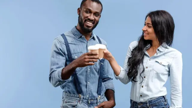 Специалисты британской Национальной системы здравоохранения советуют выпивать от шести до восьми стаканов жидкости в день, в том числе кофе или чая (но лучше - несладких)