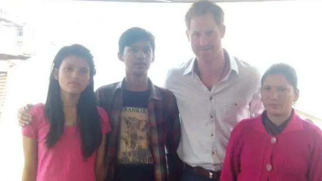 पुरुषोत्तम सुवालको परिवारसँग ह्यारी