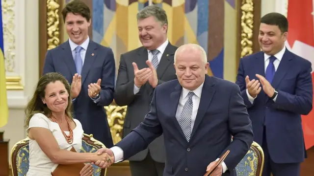 Христя Фріланд під час підписання ЗВТ між Україною та Канадою у липні 2016