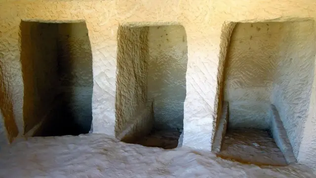 لا تزال مقابر مدائن صالح مصانة في حالة مدهشة