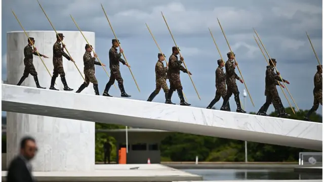 Militares ensaiam na rampa do Palácio do Planalto para a cerimôniaunibet live casinoposse