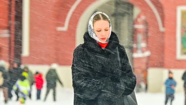 Женщина на улицах Москвы