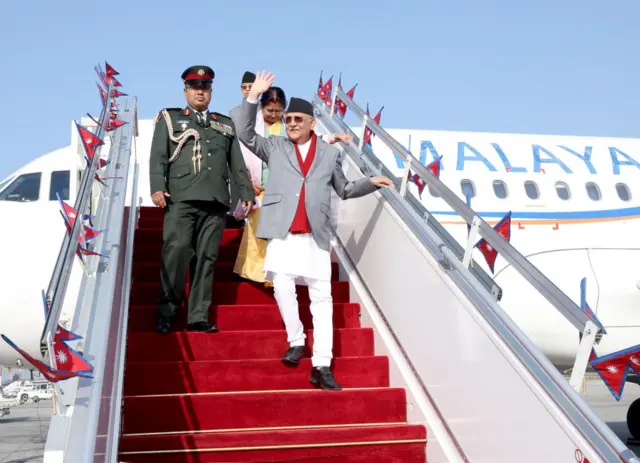 अघिल्लो चीन भ्रमणमा प्रधानमन्त्री ओली हिमालय एअरलाइन्सबाट बेइजिङ गएका थिए