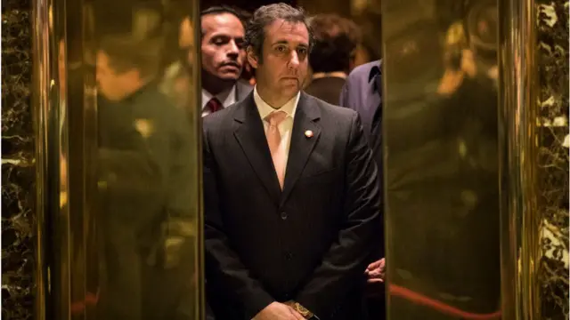 2016માં ટ્રમ્પ ટાવર ખાતે માઇકલ કોહાન