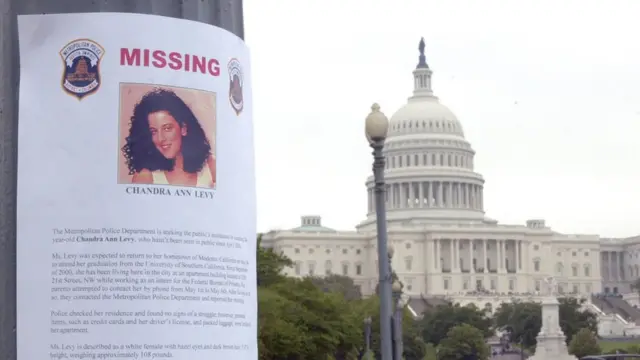 Un cartel de búsqueda de Chandra Levy