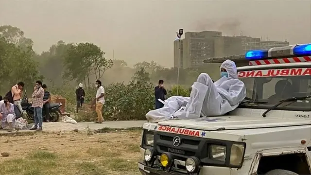 દિલ્હીમાં ઍમ્બ્યુલન્સ