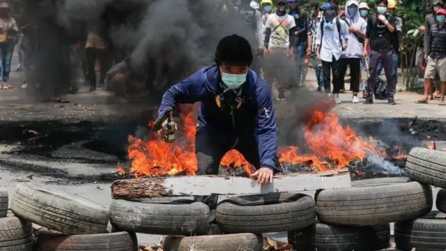 યાંગુનમાં થઈ રહેલા પ્રદર્શન દરમિયાન હિંસાની ઘટનાઓ પણ ઘટી હતી.