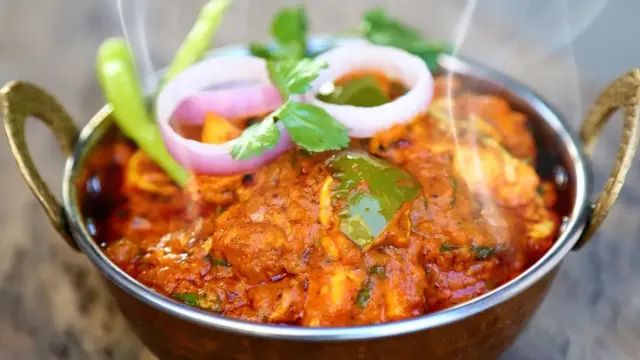 고추를 넣은 카레처럼 캡사이신이 함유된 매운 음식을 섭취하면 식사 후 식욕 억제에 도움이 될 수 있다