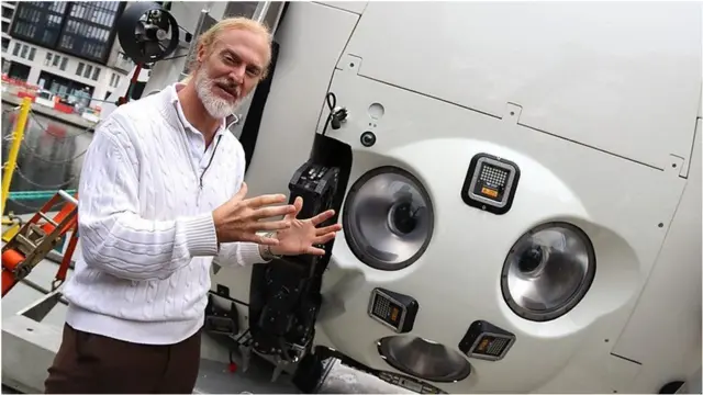 ویکټتور ویسکوفو خصوصي سکټور کې پانګوال دی چې د سمندر په ژورو کې د غوټې وهلو له لارې کشفونې کوي