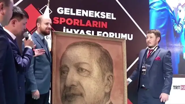 Эрдоған суратини Туркия расмийларига топшириш