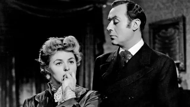 اشْتُقَ مصطلح "التلاعب بالعقول" من اسم فيلم "جاسلايت" الذي عُرِضَ عام 1944