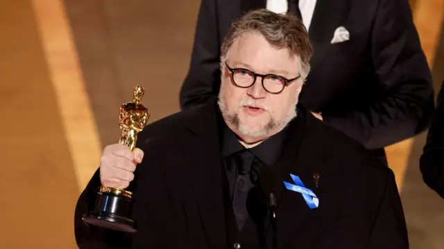 Guillermo del Toro recoge el Oscar