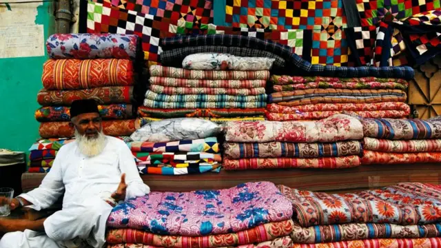 করাচীর একটি কার্পেট বাজার