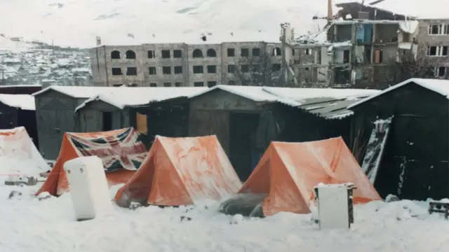 Лагерь отряда британских пожарных в Спитаке