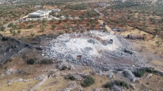 آپریشن کے بعد اس کمپاؤنڈ کی فضائی تصویر جہاں ابوبکر البغدادی موجود تھے