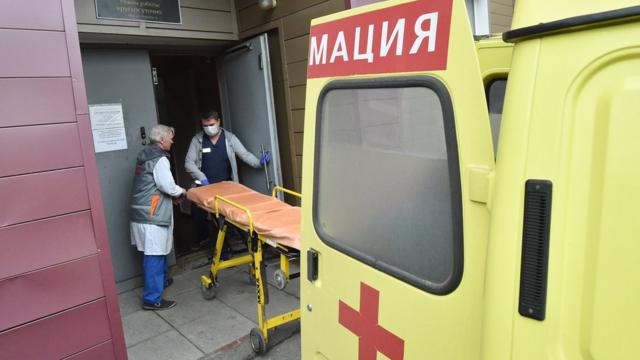 Навального привезли в больницу