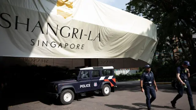 警察在新加坡香格里拉酒店外巡逻（2/6/2023）
