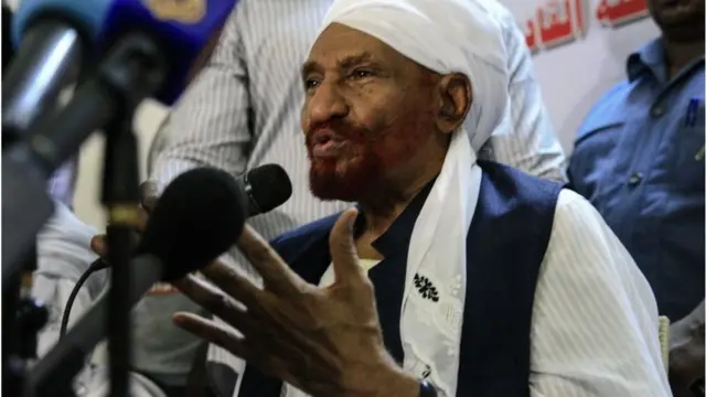 زعيم حزب الأمة الصادق المهدي