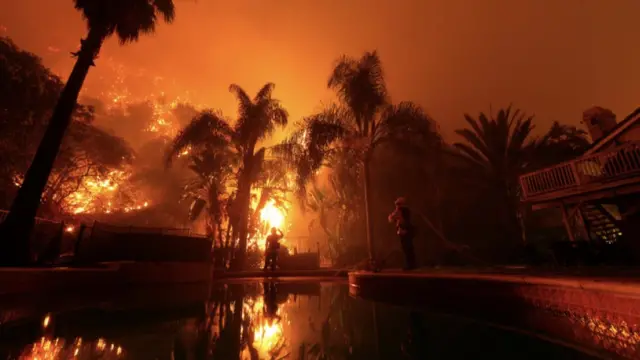 Casa da Califórnia com incêndio