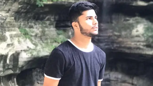 19 વર્ષીય ભારતીય મૂળનો ગુજરાતના નડિયાદનો વિદ્યાર્થી અર્શદ વોહરા અમેરિકાના શિકાગો શહેરમાં ગોળીબારીમાં મૃત્યુ પામ્યો છે