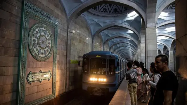 सोवियत भव्यता की भूमिगत दुनिया