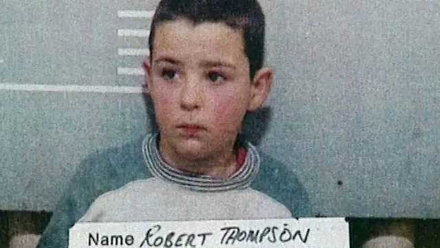 Robert Thompson, de 10 años de edad, posa para una foto policial para las autoridades británicas.