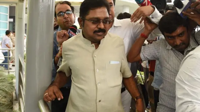 தினகரன்